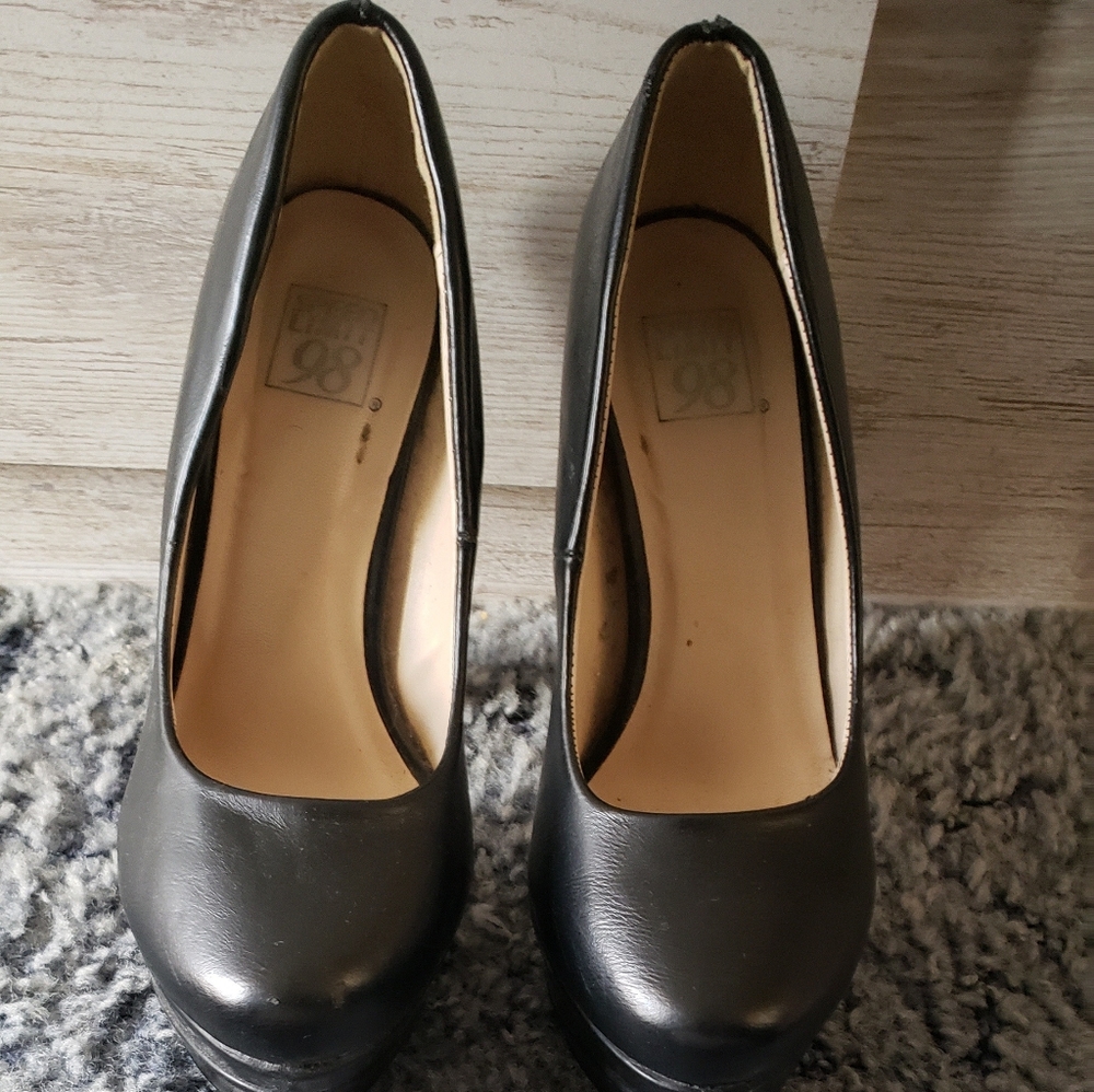 Black 👠 - Picture 2 of 4